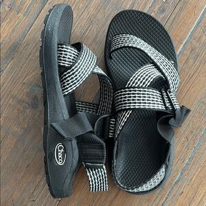 Chaco size 8 Mega Z/Cloud Wide-Strap Prong Black cushioned sandal
